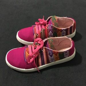 💗3 for $10 SALE💗 Peruvian Pink Patterned Shoes